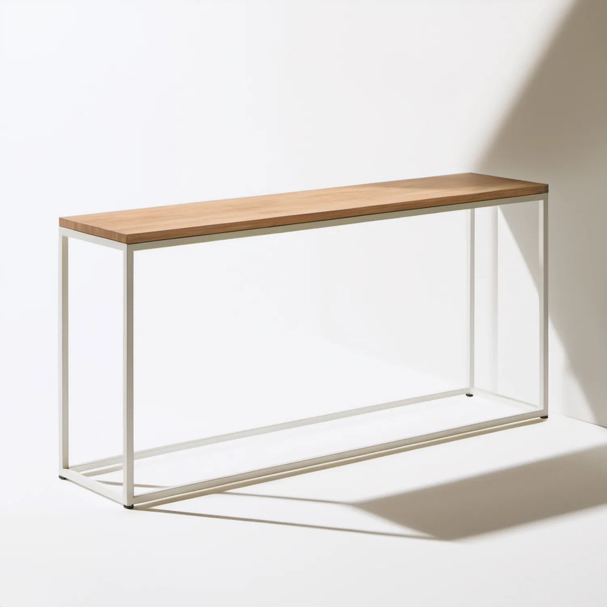 Konsola z blatem MDF w dekorze naturalnego dębu i białą stalową ramą, 120 × 30 × 75 cm
